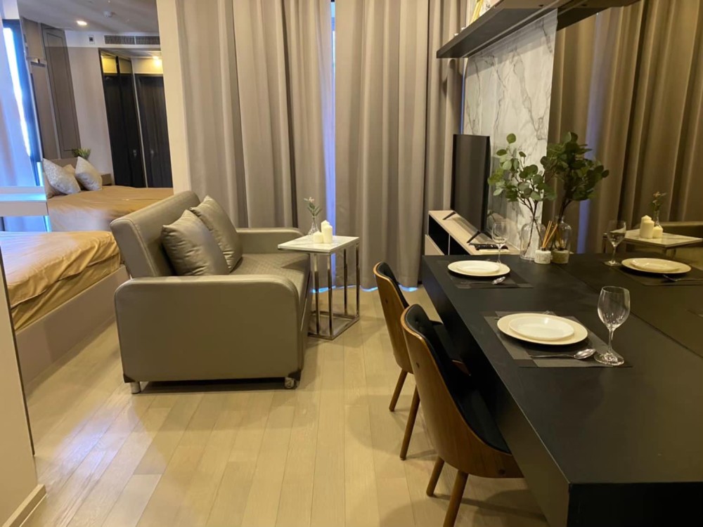 Ashton Asoke condo for rent, east, good view, facing Asoke Road, good wind, balcony with sliding glass