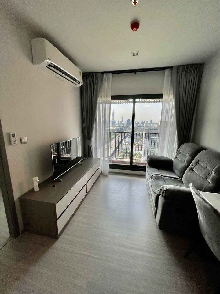 Condo for rent, Life Asoke Hype, high floor, beautiful view, Chaturathit road view Complete electrical appliances. Urgent!! Don't miss