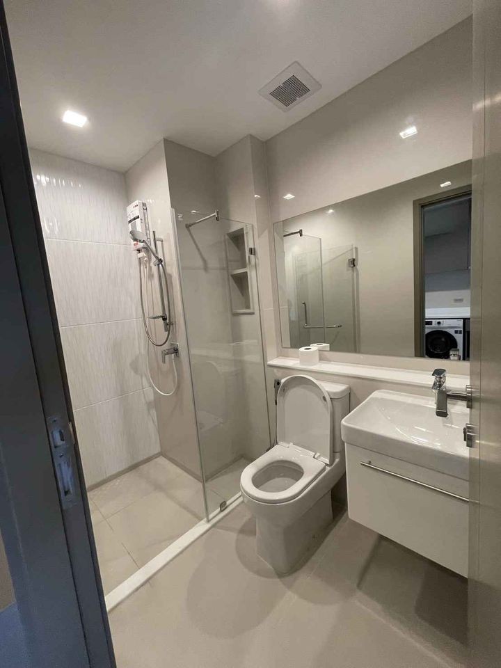 Condo for rent, Life Asoke Hype, high floor, beautiful view, Chaturathit road view Complete electrical appliances. Urgent!! Don't miss