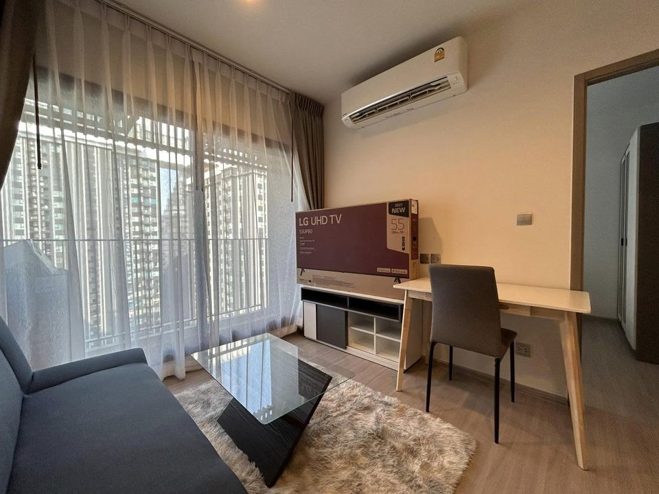 Condo for rent, Life Asoke Hype, fully furnished and ready to move in. Don't wait, book now.