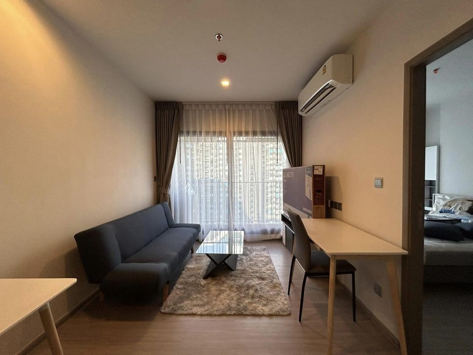 Condo for rent, Life Asoke Hype, fully furnished and ready to move in. Don't wait, book now.