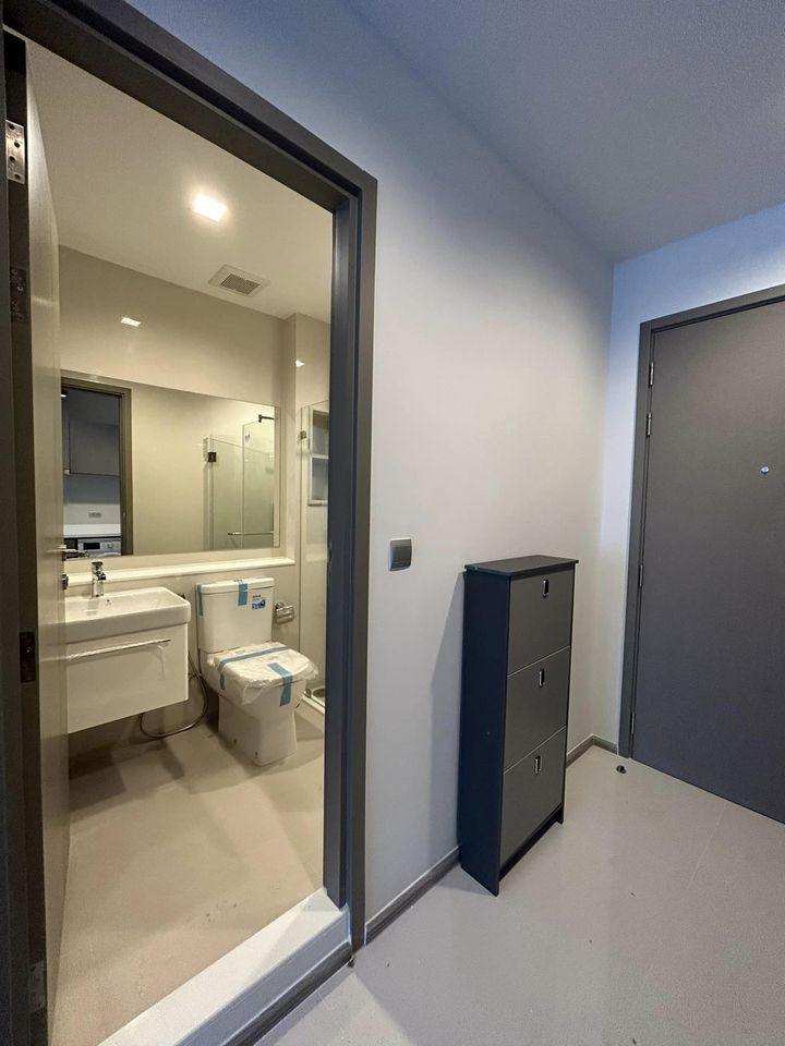 Condo for rent, Life Asoke Hype, fully furnished and ready to move in. Don't wait, book now.