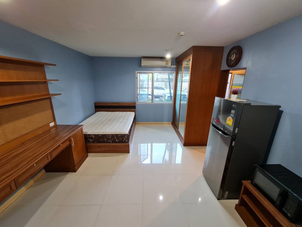 Condo for rent, IRIS Avenue, On Nut - Wongwaen, corner room, fully furnished, ready to move in. Can't miss it.