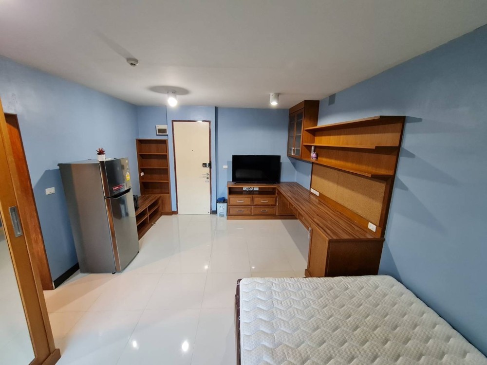 Condo for rent, IRIS Avenue, On Nut - Wongwaen, corner room, fully furnished, ready to move in. Can't miss it.