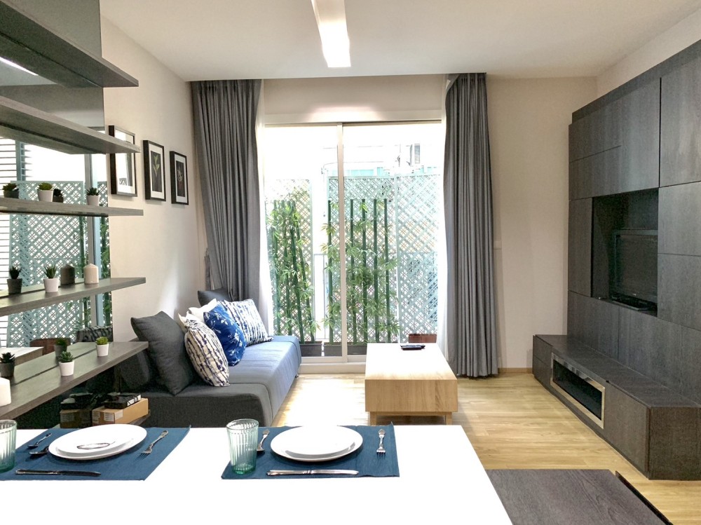 Urgent for rent !! Siri at Sukhumvit is located in the heart of the major commercial district. Convenient and fast travel by train. Book now !!