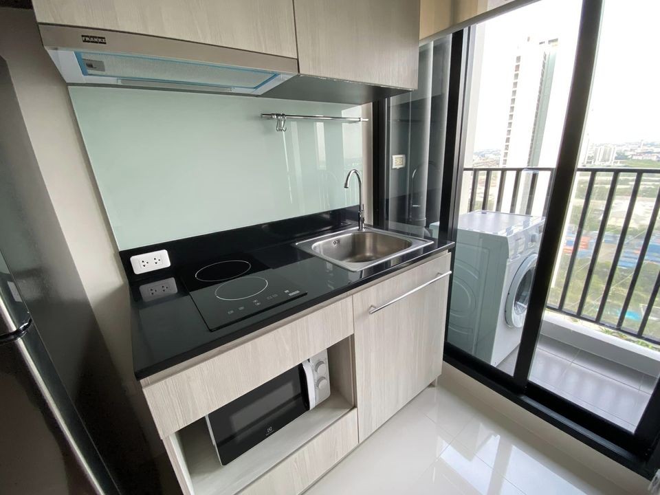 For rent, Niche Mono, Mega Space Bangna, Rim room, quiet, complete electrical appliances. Reserve first, stay first.
