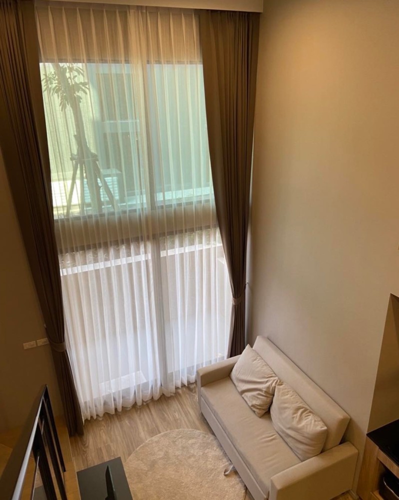 For rent, Blossom Condo @ Sathorn-Charoenrat Spacious room, complete with electrical appliances. Hurry up to reserve!!
