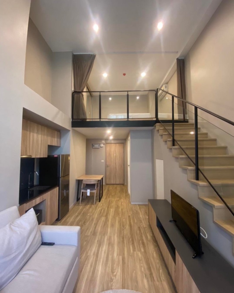 For rent, Blossom Condo @ Sathorn-Charoenrat Spacious room, complete with electrical appliances. Hurry up to reserve!!