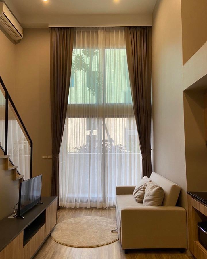 For rent, Blossom Condo @ Sathorn-Charoenrat Spacious room, complete with electrical appliances. Hurry up to reserve!!