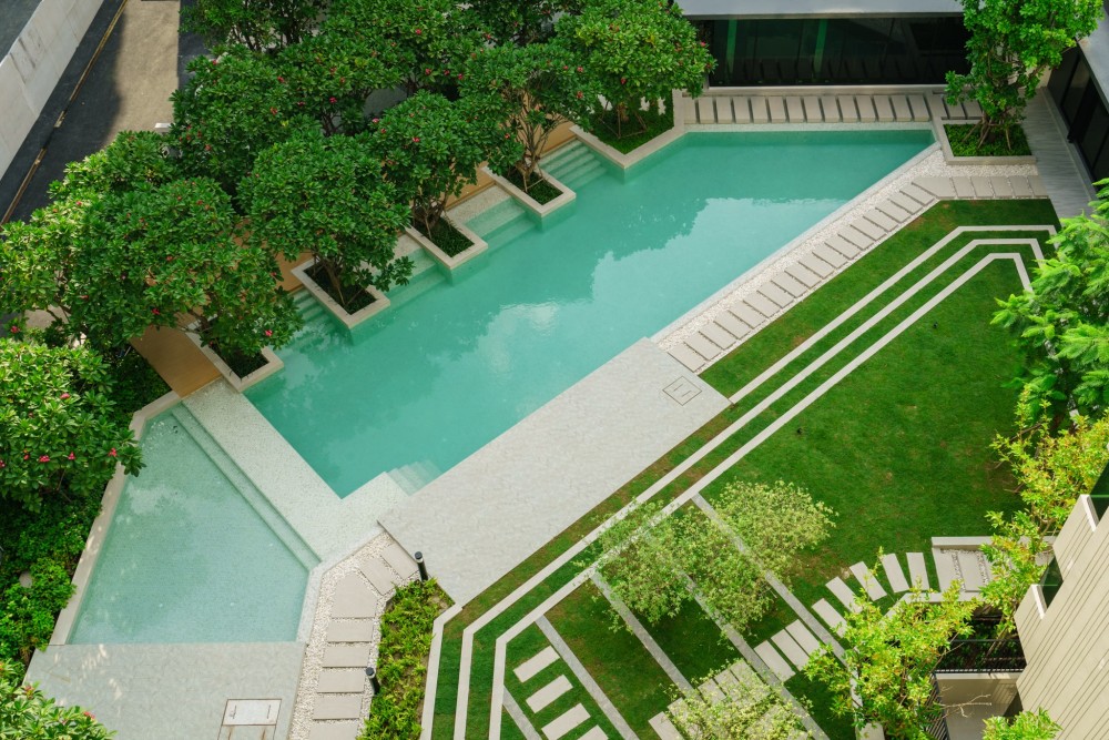 For rent, Blossom Condo @ Sathorn-Charoenrat Spacious room, complete with electrical appliances. Hurry up to reserve!!