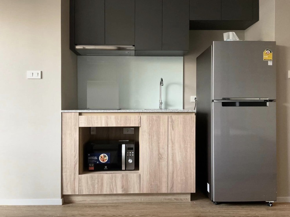 For rent, Blossom Condo @ Sathorn-Charoenrat fully furnished Electrical appliances are ready. Hurry up to reserve!