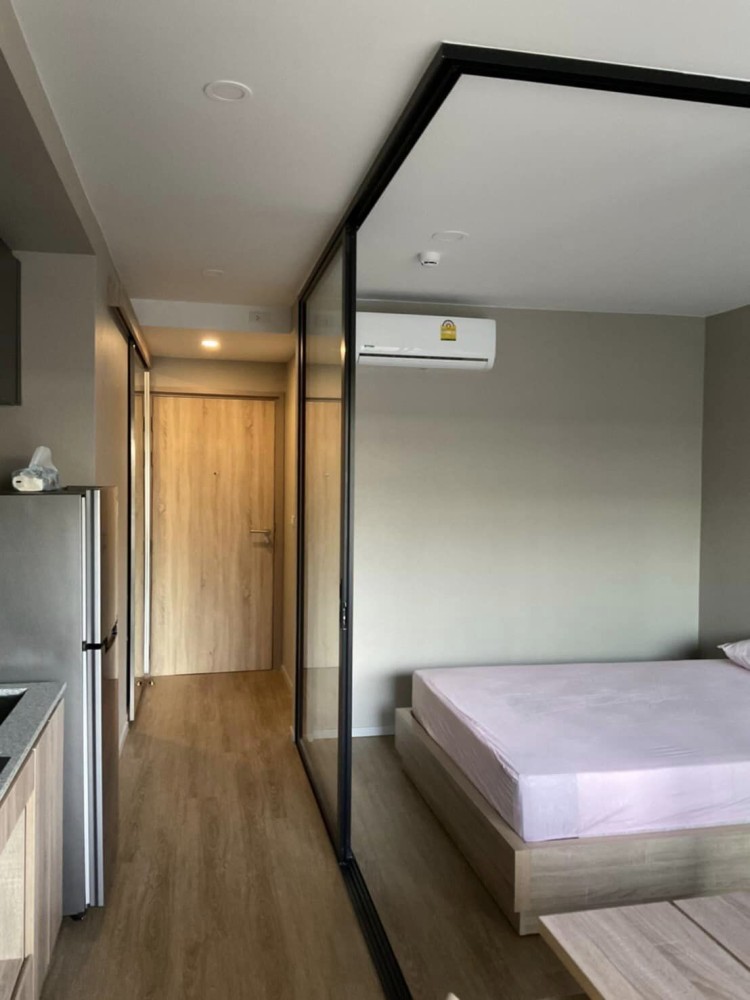 For rent, Blossom Condo @ Sathorn-Charoenrat fully furnished Electrical appliances are ready. Hurry up to reserve!