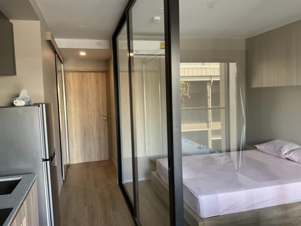 For rent, Blossom Condo @ Sathorn-Charoenrat fully furnished Electrical appliances are ready. Hurry up to reserve!