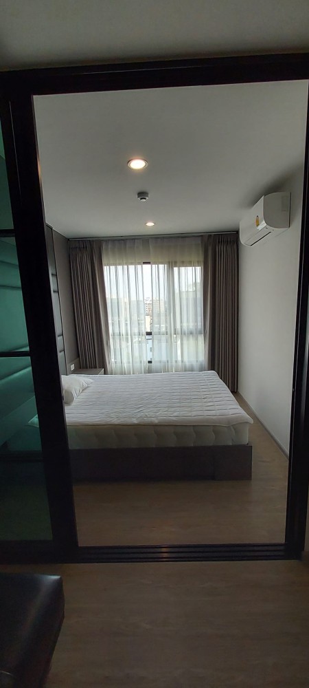 For rent, Reach Phaholyothin 52, clear view, not hot room, full built-in furniture, hurry to book