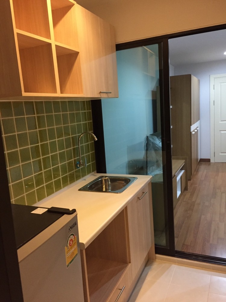 For rent, Regent Home 18 Chaengwattana-Laksi, well furnished, complete facilities. You can finish this room.