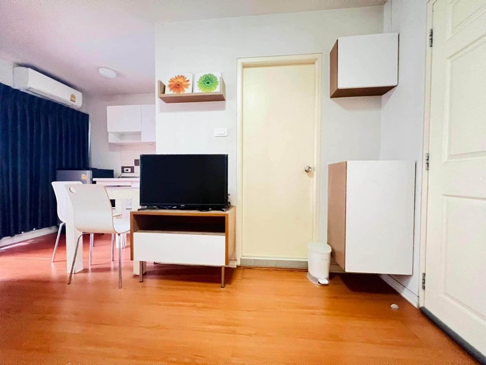 For rent Lumpini Town Bodindecha-Ramkhamhaeng Partition room Great bed, very comfortable to sleep Hurry up to reserve now.