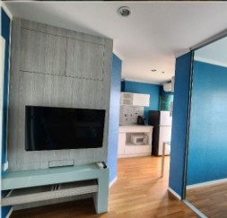 For rent, Lumpini Park Rama 9-Ratchada, bright blue room. The decoration is very nice. Good furniture. Book now.