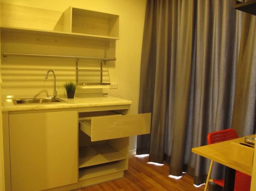 For rent, V Condo Lat Krabang, beautiful room, good location, convenient transportation, ready to move in. Hurry up and book now!!