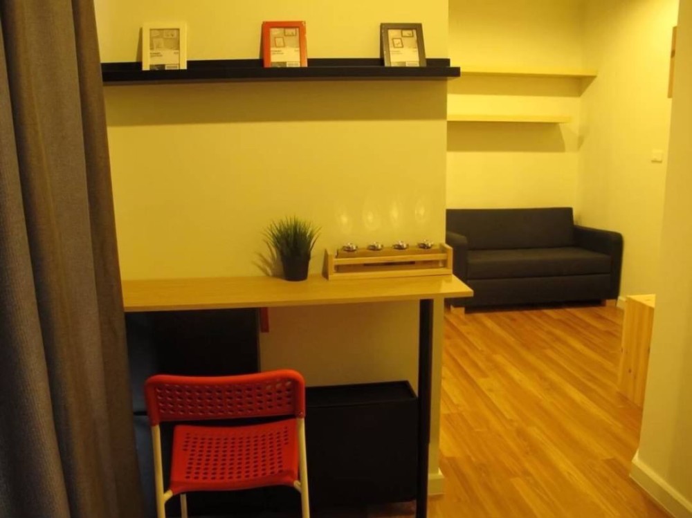 For rent, V Condo Lat Krabang, beautiful room, good location, convenient transportation, ready to move in. Hurry up and book now!!