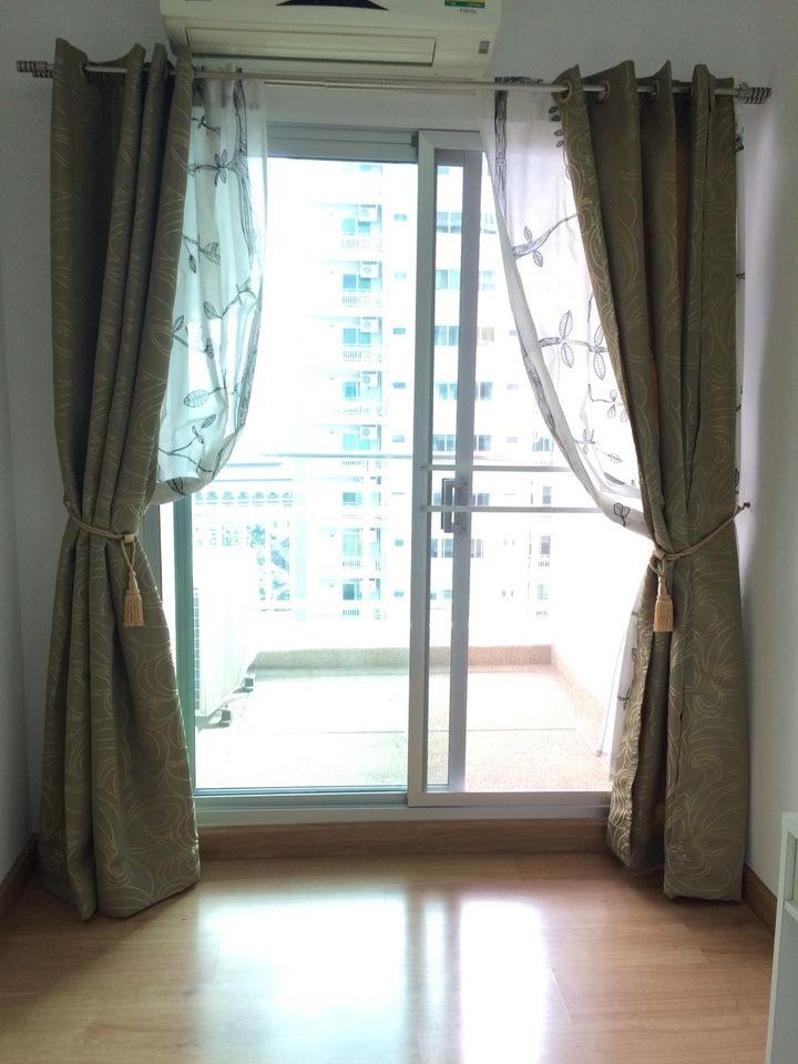 For rent, Supalai Park, Tiwanon intersection, city view, wide balcony, decorated in bright colors, very inviting, book now.