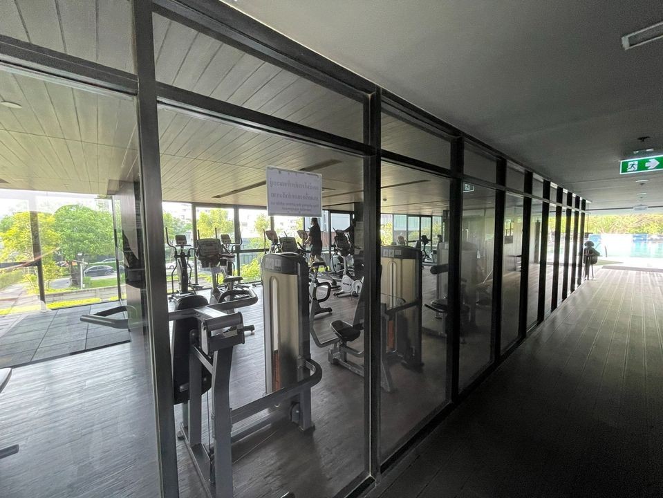 For rent, The Tree Interchange, high floor, Chao Phraya River view. fully furnished You can carry your bag and move in.