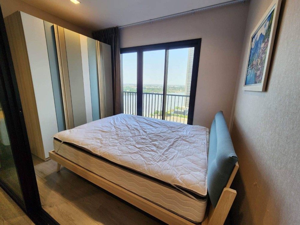 For rent, The Politan Rive, 1 bedroom, 1 bathroom, 19th floor, complete electrical appliances. Nice decoration, book now