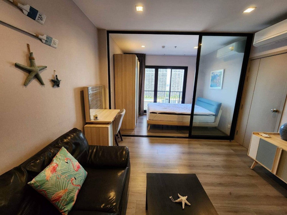 For rent, The Politan Rive, 1 bedroom, 1 bathroom, 19th floor, complete electrical appliances. Nice decoration, book now