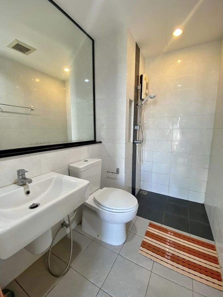 For rent, The Tree Rio Bang Aor Station, beautiful view, no buildings blocking the wind blowing all day, fully furnished, hurry up and book now, don't
