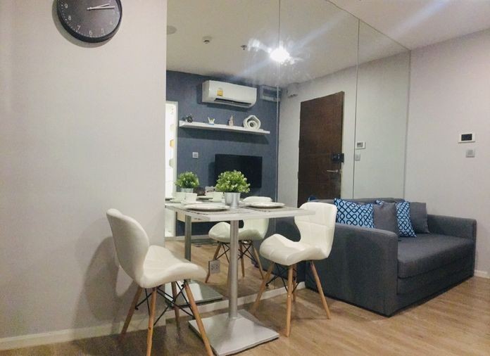 For rent, Episode Phahol - Saphan Mai, spacious room, separating the kitchen Install wallpaper in the whole room. Hurry up to reserve.