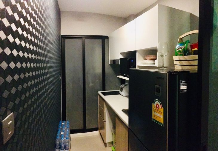 For rent, Episode Phahol - Saphan Mai, spacious room, separating the kitchen Install wallpaper in the whole room. Hurry up to reserve.