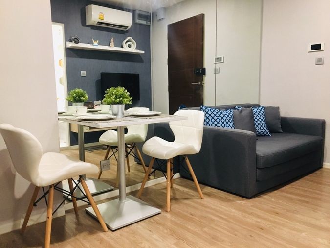 For rent, Episode Phahol - Saphan Mai, spacious room, separating the kitchen Install wallpaper in the whole room. Hurry up to reserve.