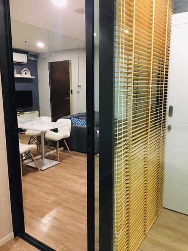 For rent, Episode Phahol - Saphan Mai, spacious room, separating the kitchen Install wallpaper in the whole room. Hurry up to reserve.