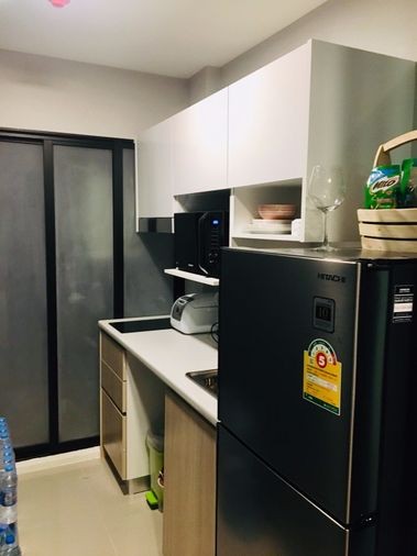 For rent, Episode Phahol - Saphan Mai, spacious room, separating the kitchen Install wallpaper in the whole room. Hurry up to reserve.