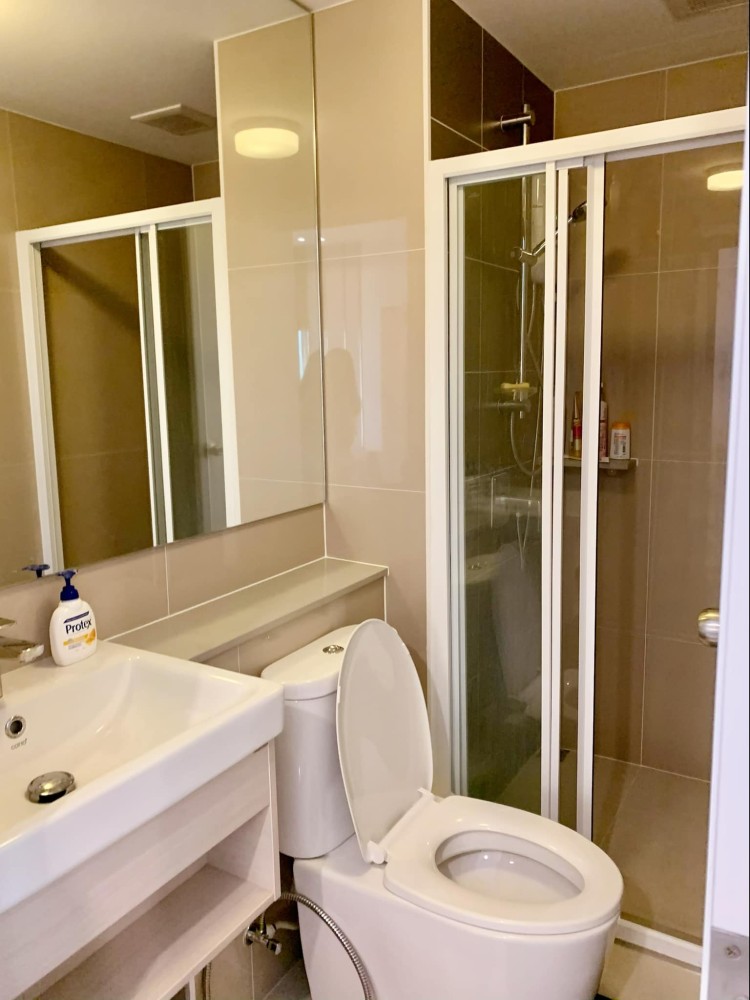 Condo for rent, The privacy Rama 9, room size 35 sq m, 21st floor, high floor, beautiful view, fully furnished, book now, hurry up.