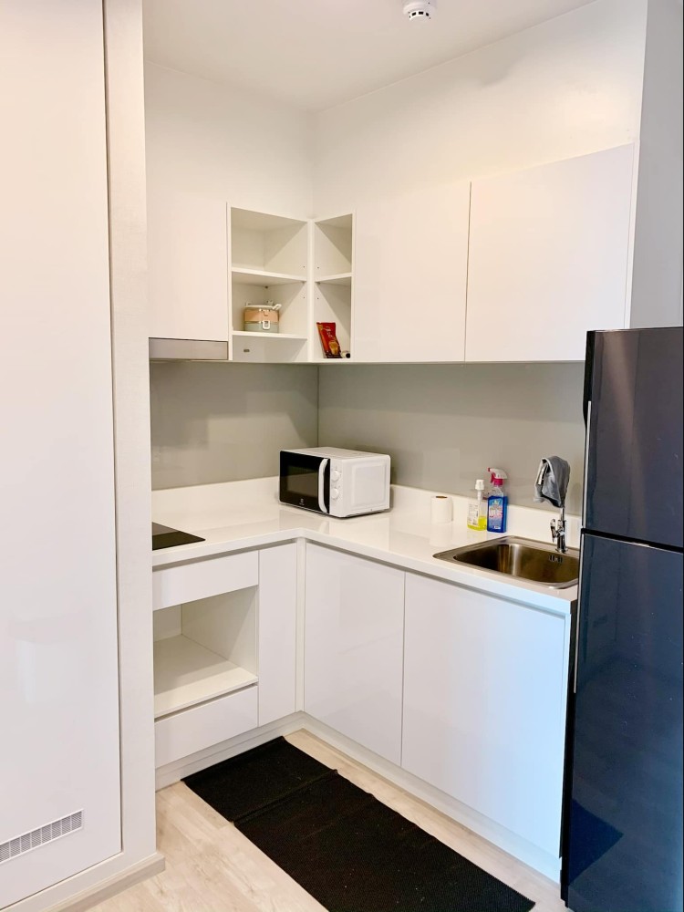 Condo for rent, The privacy Rama 9, room size 35 sq m, 21st floor, high floor, beautiful view, fully furnished, book now, hurry up.