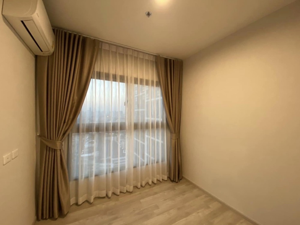 Condo for rent, The privacy Rama 9, room size 35 sq m, 21st floor, high floor, beautiful view, fully furnished, book now, hurry up.